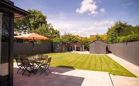 Rosey Lodge -1Bedroom Cousy Flat - Parking, Netflix, Wifi - Close To Blenheim Palace & Oxford - F5