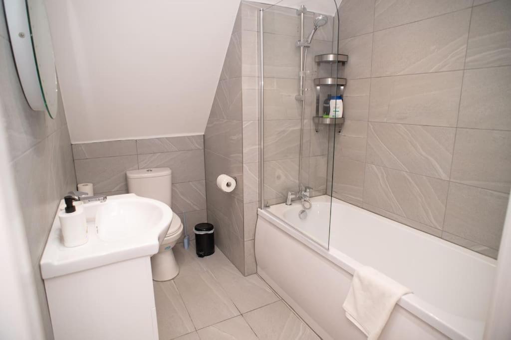 Rosey Lodge -1Bedroom Cousy Flat - Parking, Netflix, Wifi - Close To Blenheim Palace & Oxford - F5 Kidlington Exterior photo