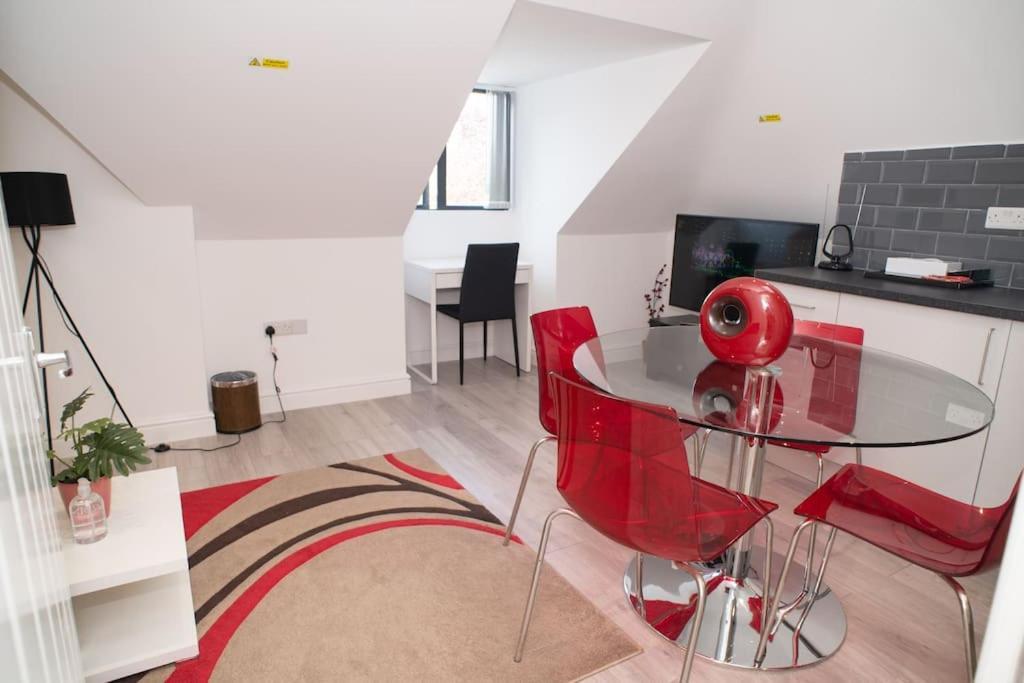 Rosey Lodge -1Bedroom Cousy Flat - Parking, Netflix, Wifi - Close To Blenheim Palace & Oxford - F5 Kidlington Exterior photo