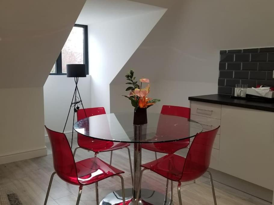 Rosey Lodge -1Bedroom Cousy Flat - Parking, Netflix, Wifi - Close To Blenheim Palace & Oxford - F5 Kidlington Exterior photo