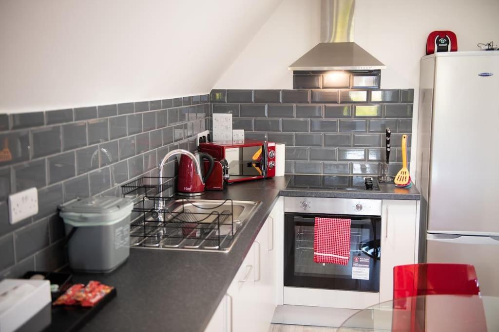 Rosey Lodge -1Bedroom Cousy Flat - Parking, Netflix, Wifi - Close To Blenheim Palace & Oxford - F5 Kidlington Exterior photo