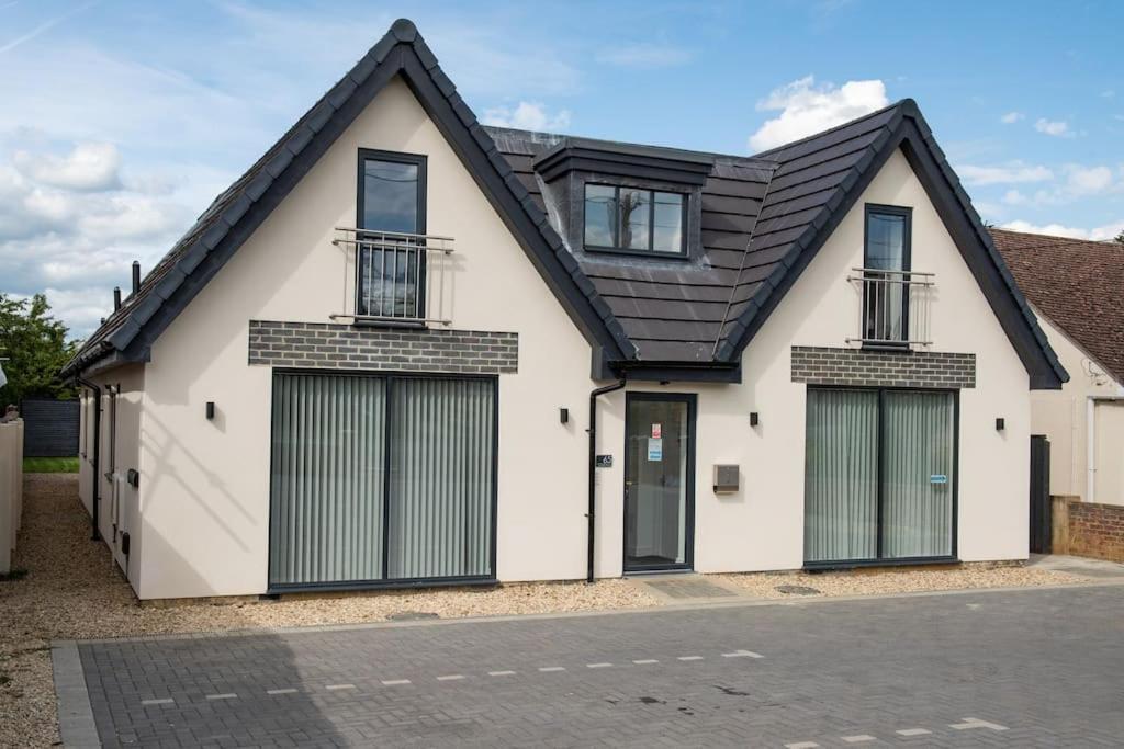 Rosey Lodge -1Bedroom Cousy Flat - Parking, Netflix, Wifi - Close To Blenheim Palace & Oxford - F5 Kidlington Exterior photo