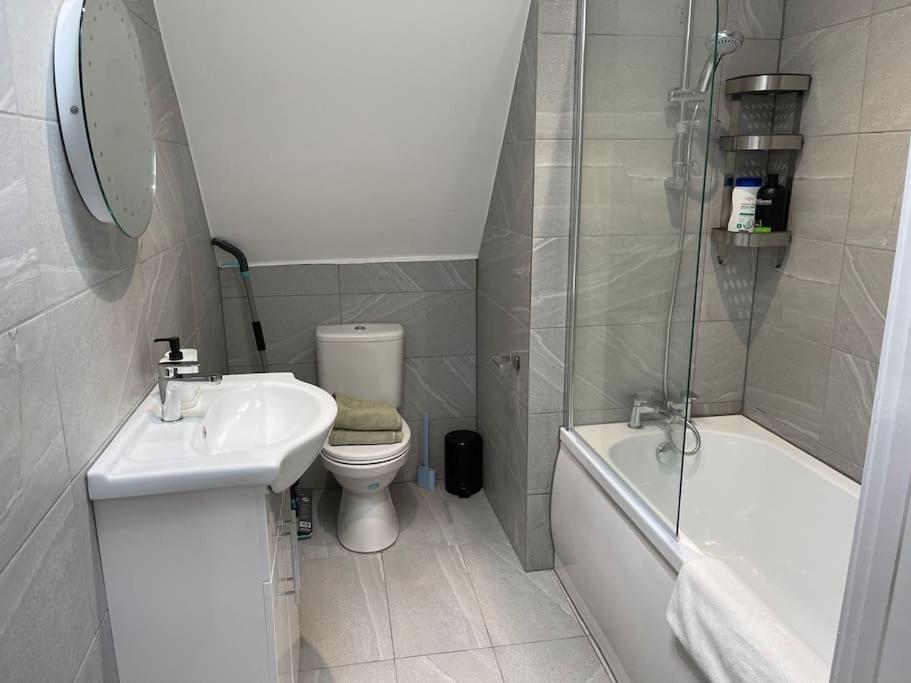 Rosey Lodge -1Bedroom Cousy Flat - Parking, Netflix, Wifi - Close To Blenheim Palace & Oxford - F5 Kidlington Exterior photo