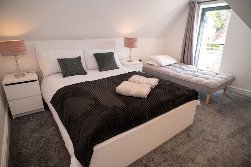 Rosey Lodge -1Bedroom Cousy Flat - Parking, Netflix, Wifi - Close To Blenheim Palace & Oxford - F5 Kidlington Exterior photo