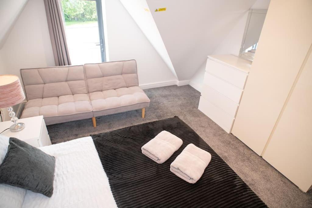 Rosey Lodge -1Bedroom Cousy Flat - Parking, Netflix, Wifi - Close To Blenheim Palace & Oxford - F5 Kidlington Exterior photo