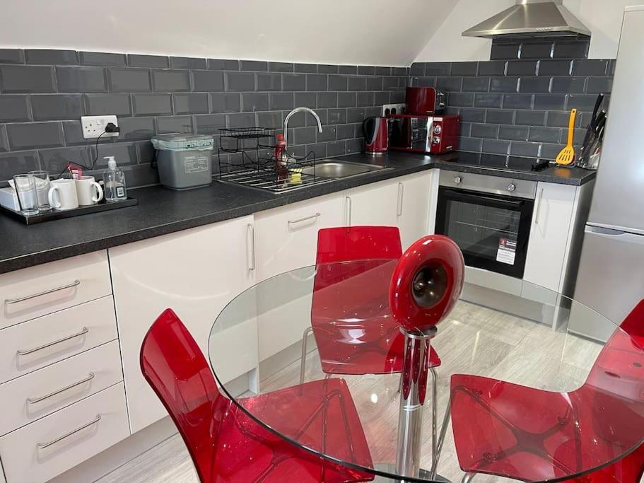 Rosey Lodge -1Bedroom Cousy Flat - Parking, Netflix, Wifi - Close To Blenheim Palace & Oxford - F5 Kidlington Exterior photo